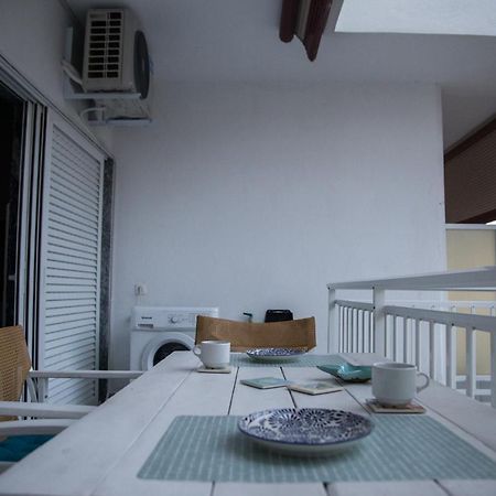 Grey Theros Apartments Paralia Dionysiou Luaran gambar