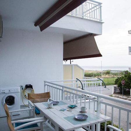 Grey Theros Apartments Paralia Dionysiou Luaran gambar