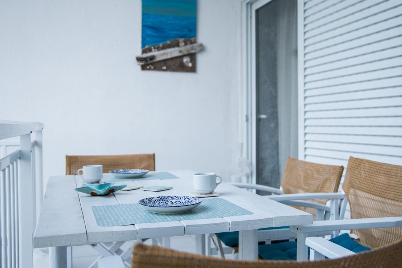Grey Theros Apartments Paralia Dionysiou Luaran gambar