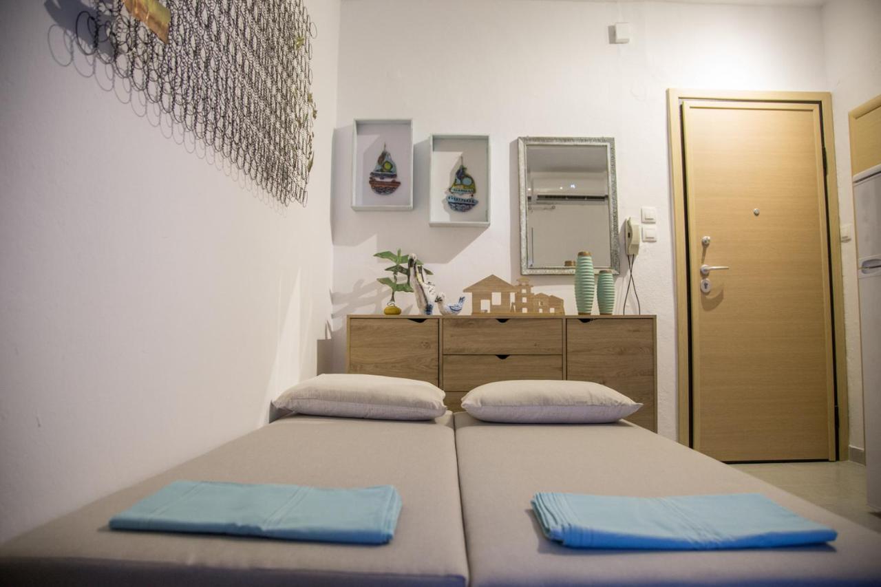 Grey Theros Apartments Paralia Dionysiou Luaran gambar