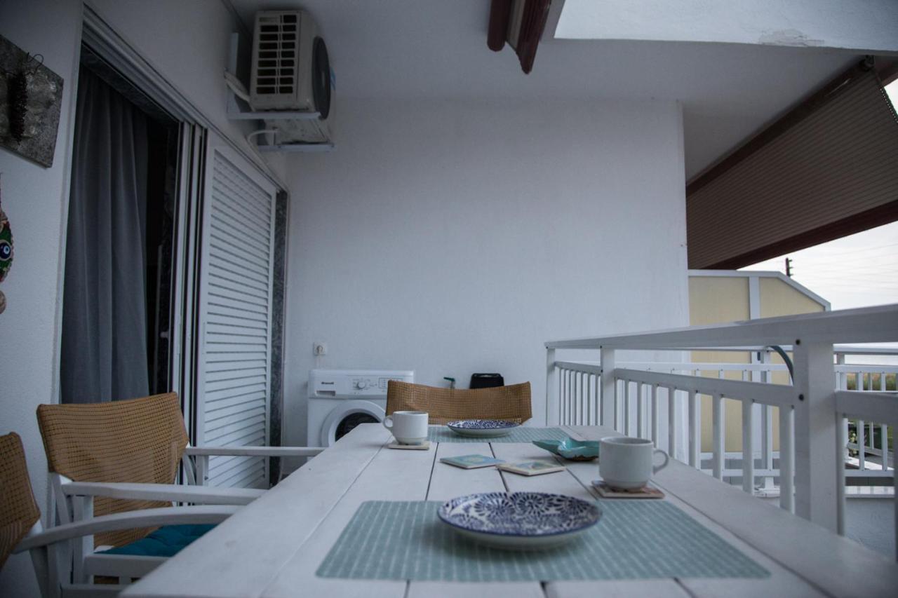 Grey Theros Apartments Paralia Dionysiou Luaran gambar