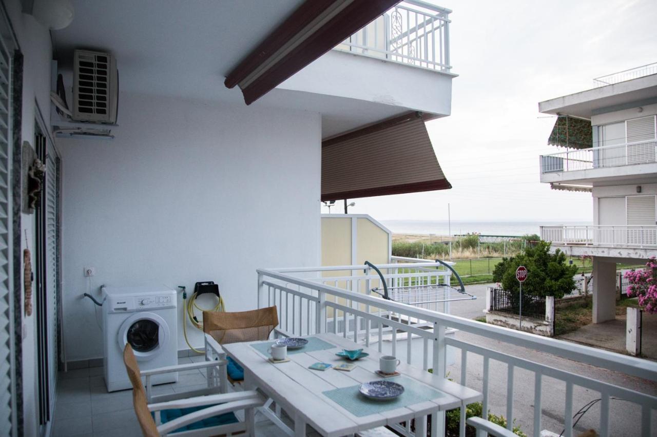Grey Theros Apartments Paralia Dionysiou Luaran gambar
