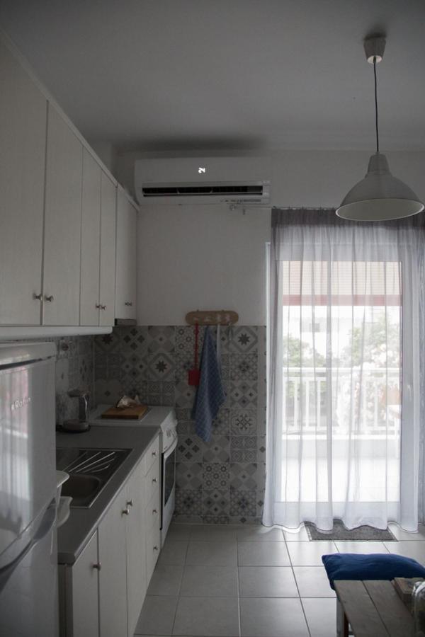 Grey Theros Apartments Paralia Dionysiou Luaran gambar
