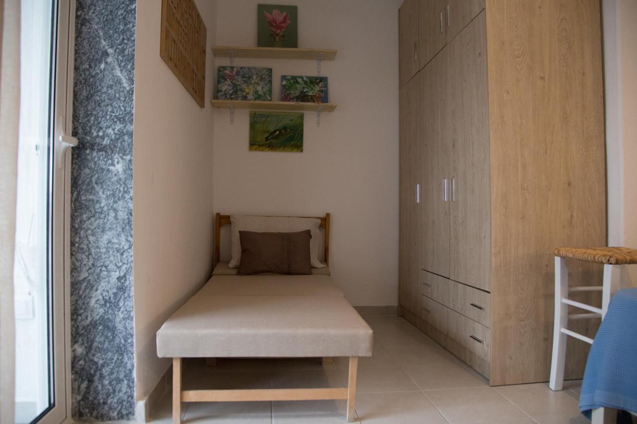 Grey Theros Apartments Paralia Dionysiou Luaran gambar