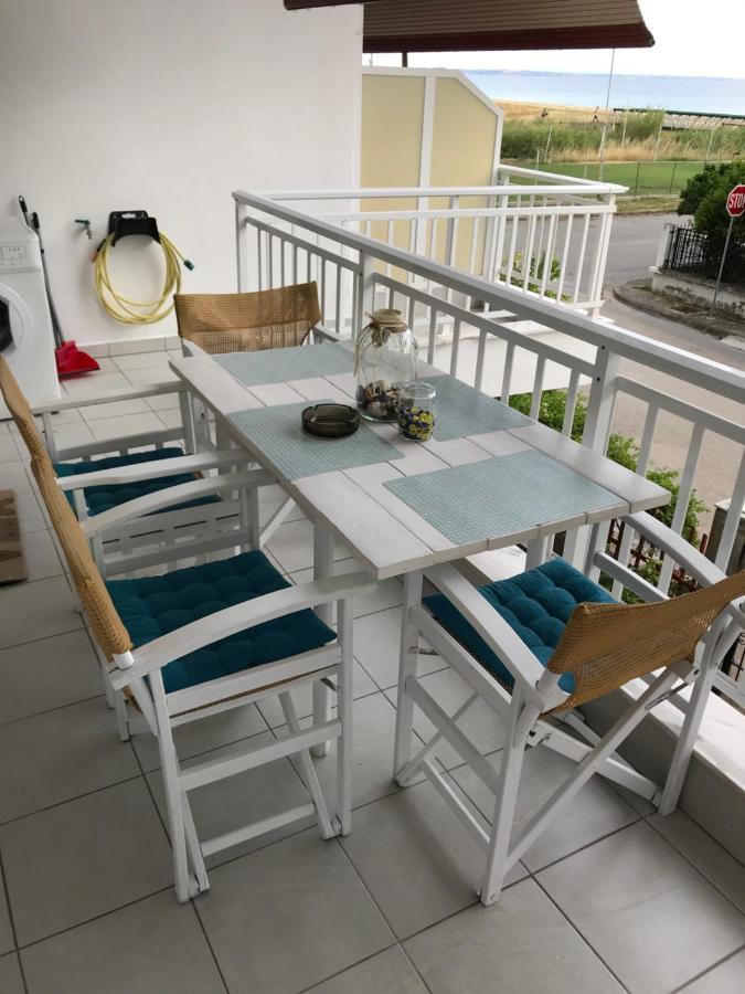 Grey Theros Apartments Paralia Dionysiou Luaran gambar