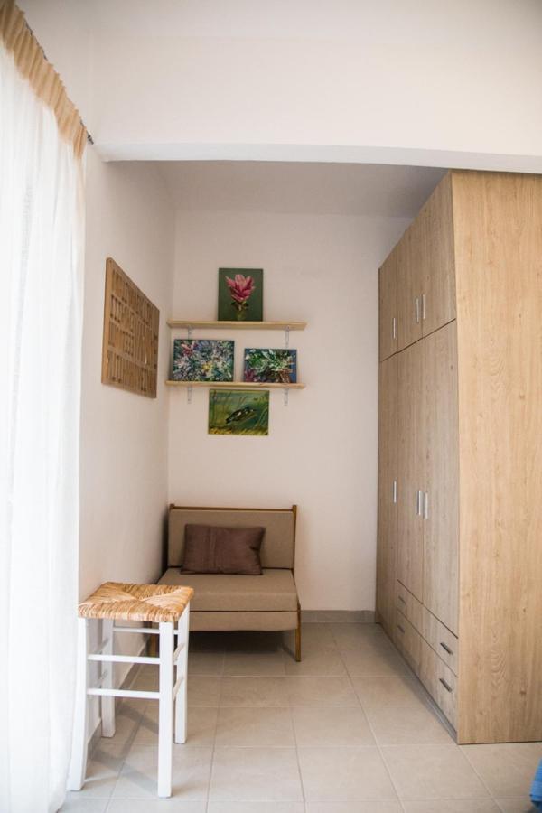 Grey Theros Apartments Paralia Dionysiou Luaran gambar